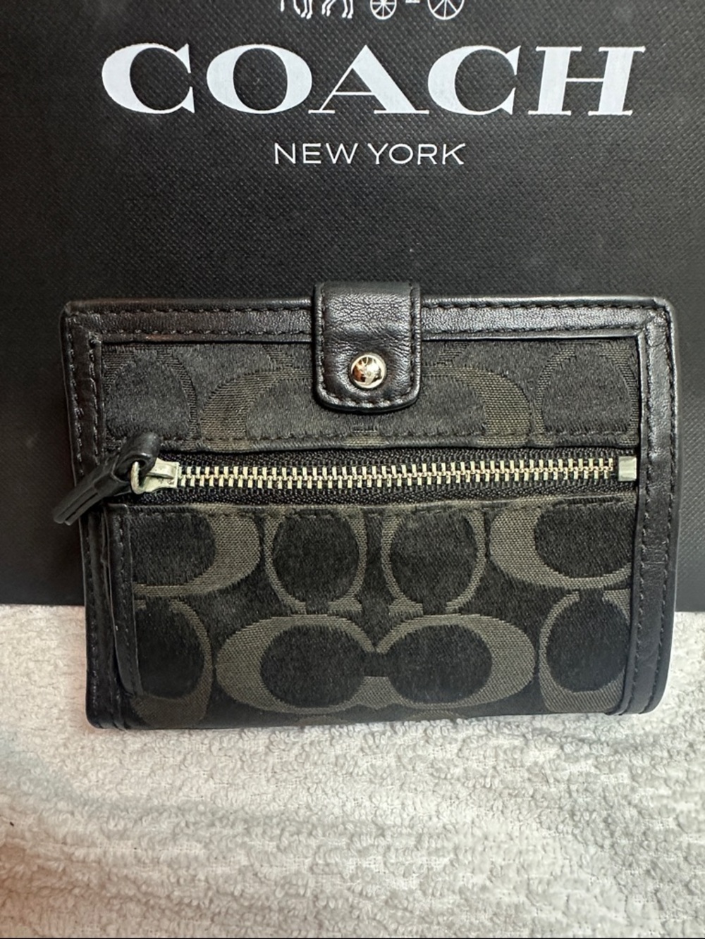 COACH Black Signature Compact Wallet with Pink Interior - Picture 5 of 6